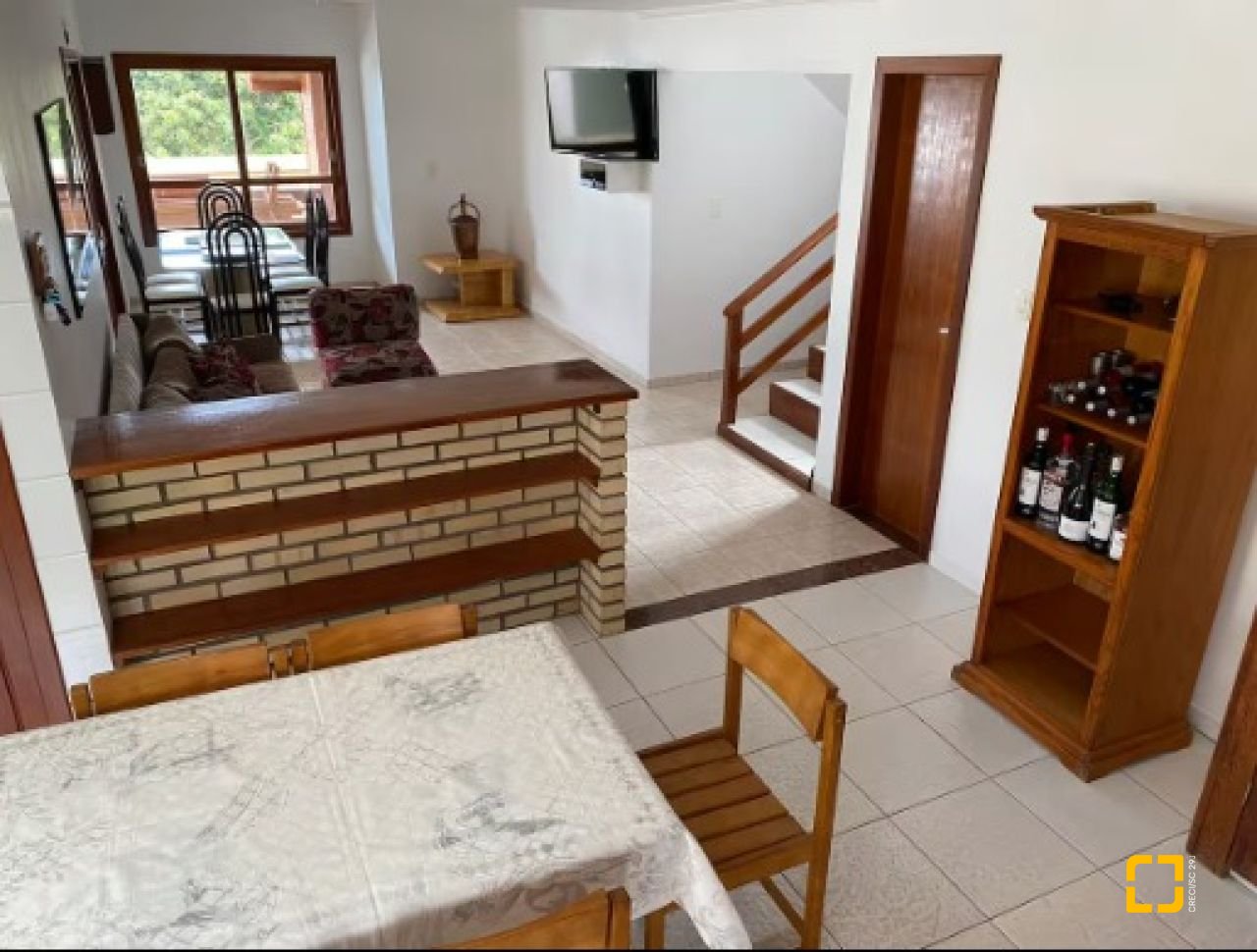 Casa com 370m², 5 quartos (sendo 2 suítes), 3 garagens, no bairro Campeche em Florianópolis