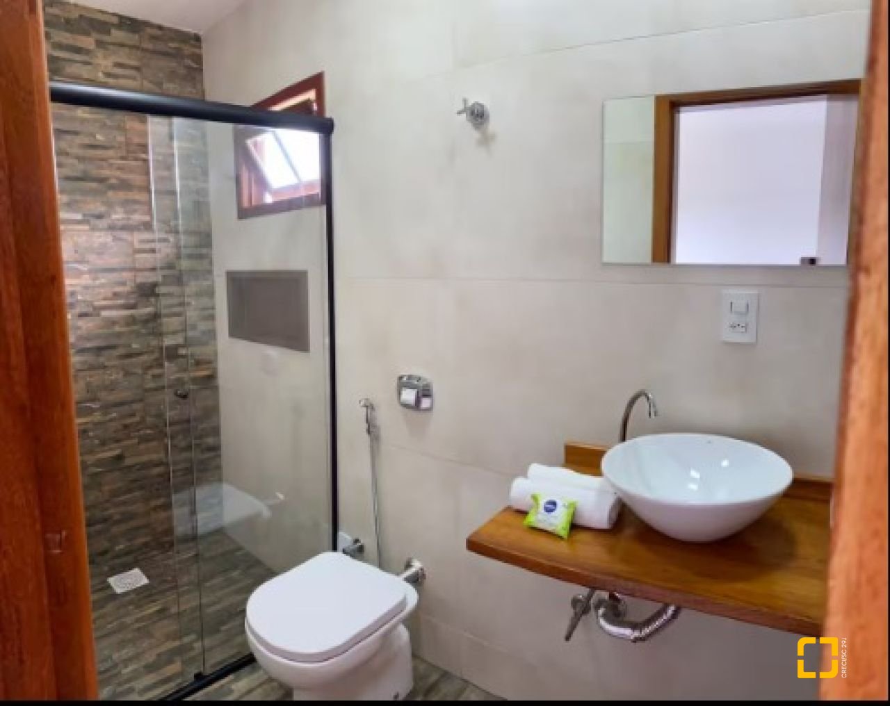 Casa com 370m², 5 quartos (sendo 2 suítes), 3 garagens, no bairro Campeche em Florianópolis