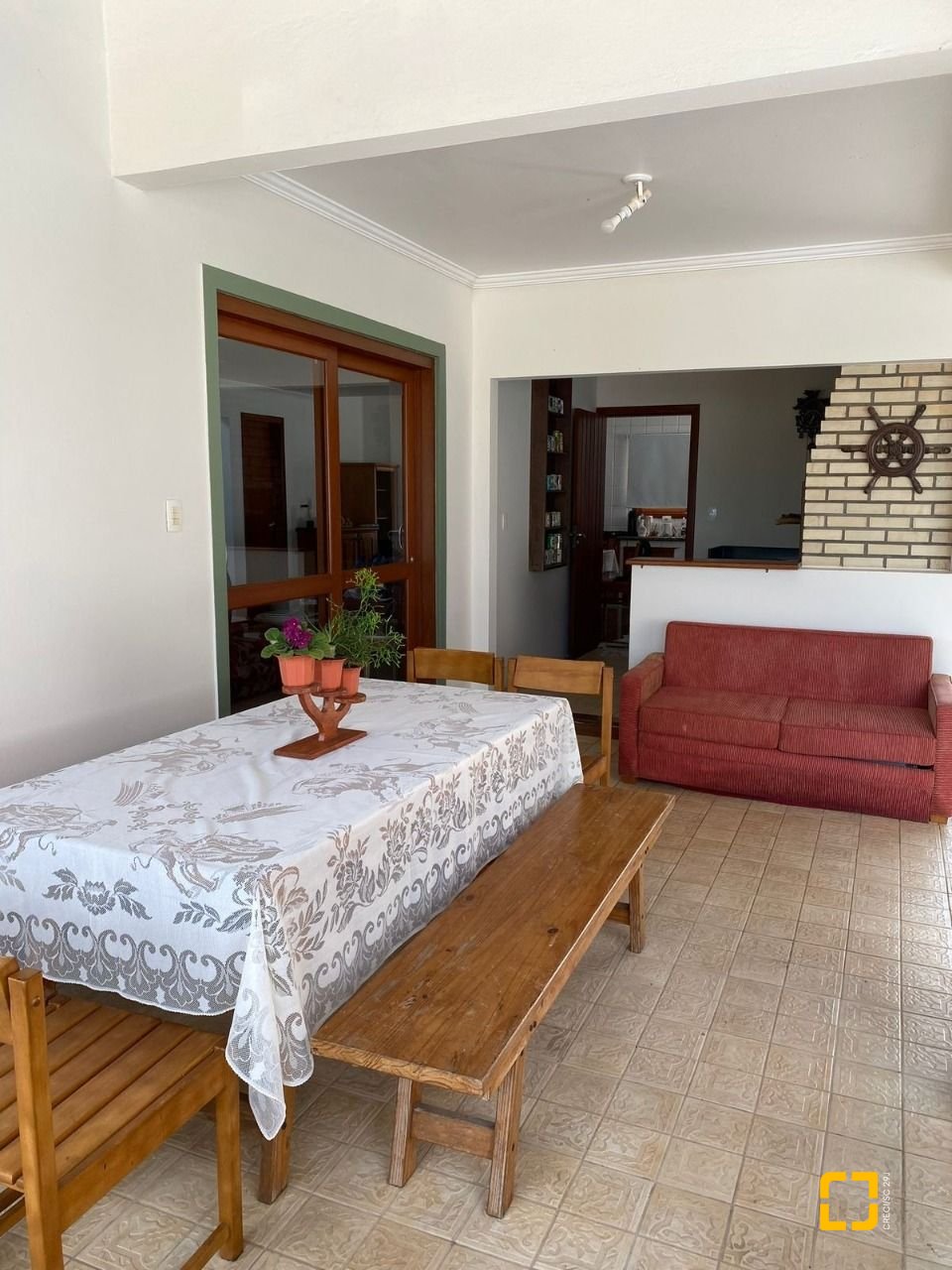 Casa com 370m², 5 quartos (sendo 2 suítes), 3 garagens, no bairro Campeche em Florianópolis