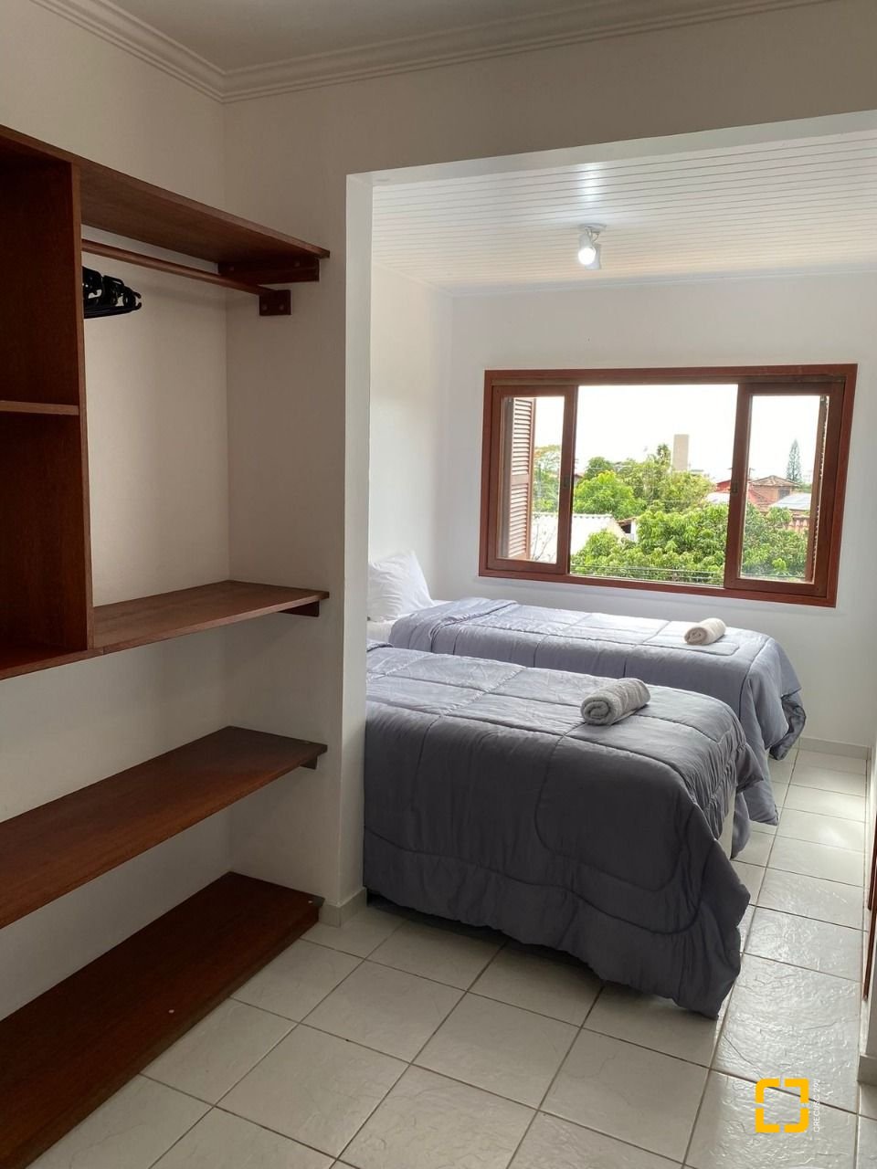 Casa com 370m², 5 quartos (sendo 2 suítes), 3 garagens, no bairro Campeche em Florianópolis