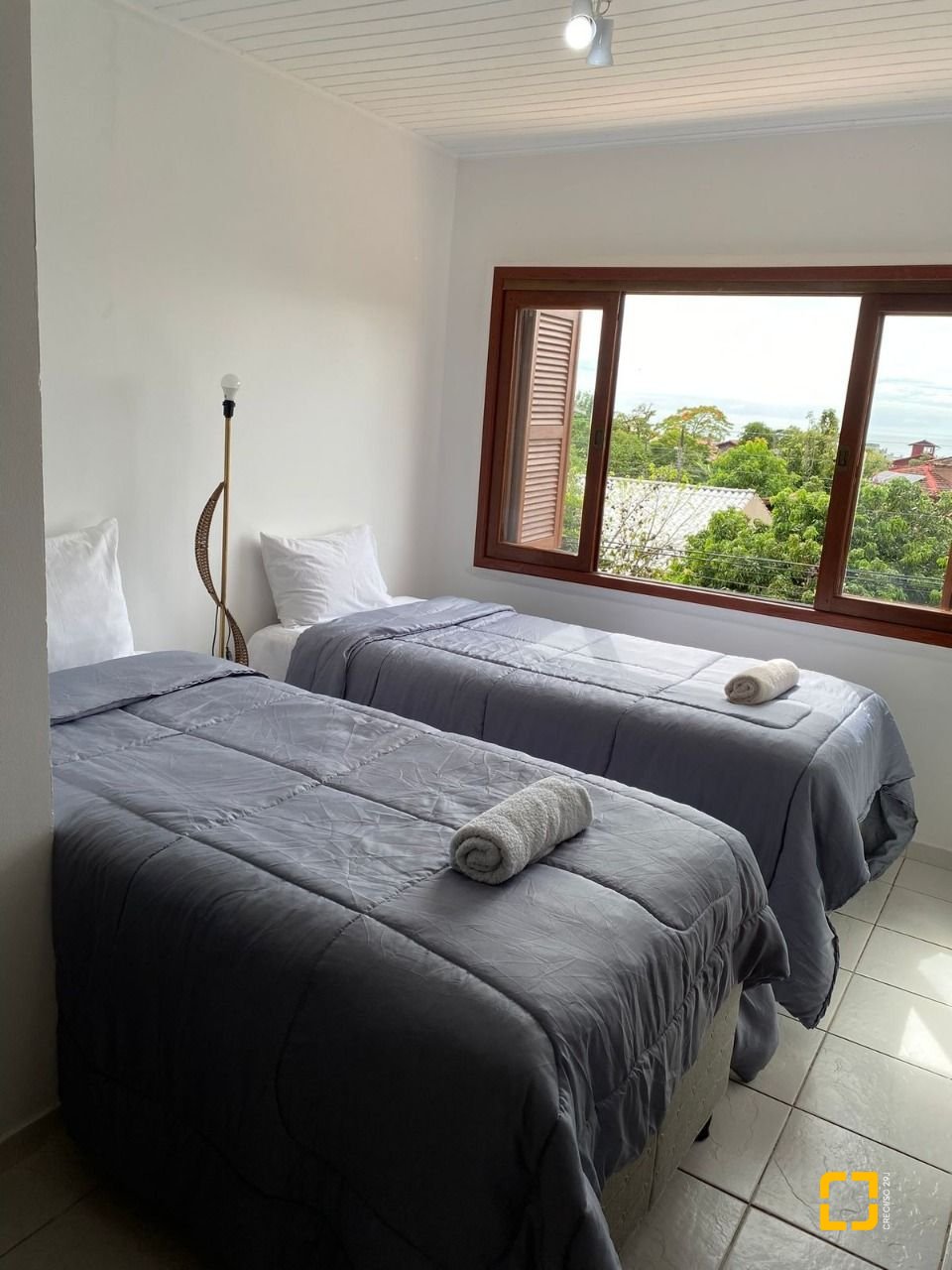 Casa com 370m², 5 quartos (sendo 2 suítes), 3 garagens, no bairro Campeche em Florianópolis