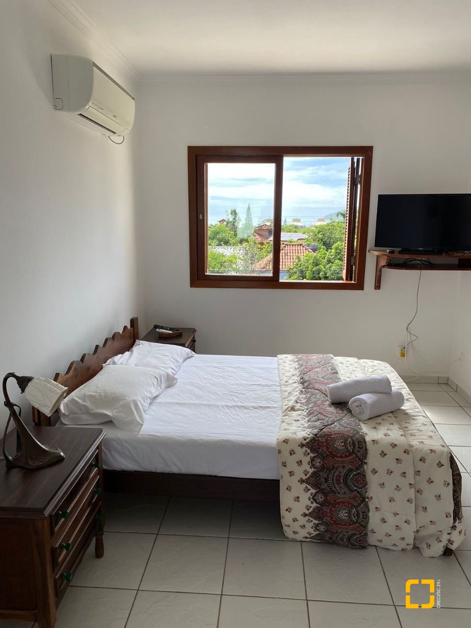 Casa com 370m², 5 quartos (sendo 2 suítes), 3 garagens, no bairro Campeche em Florianópolis