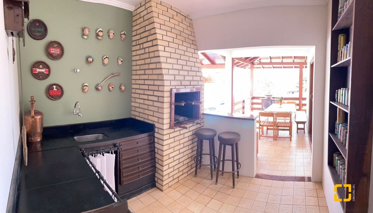 Casa com 370m², 5 quartos (sendo 2 suítes), 3 garagens, no bairro Campeche em Florianópolis