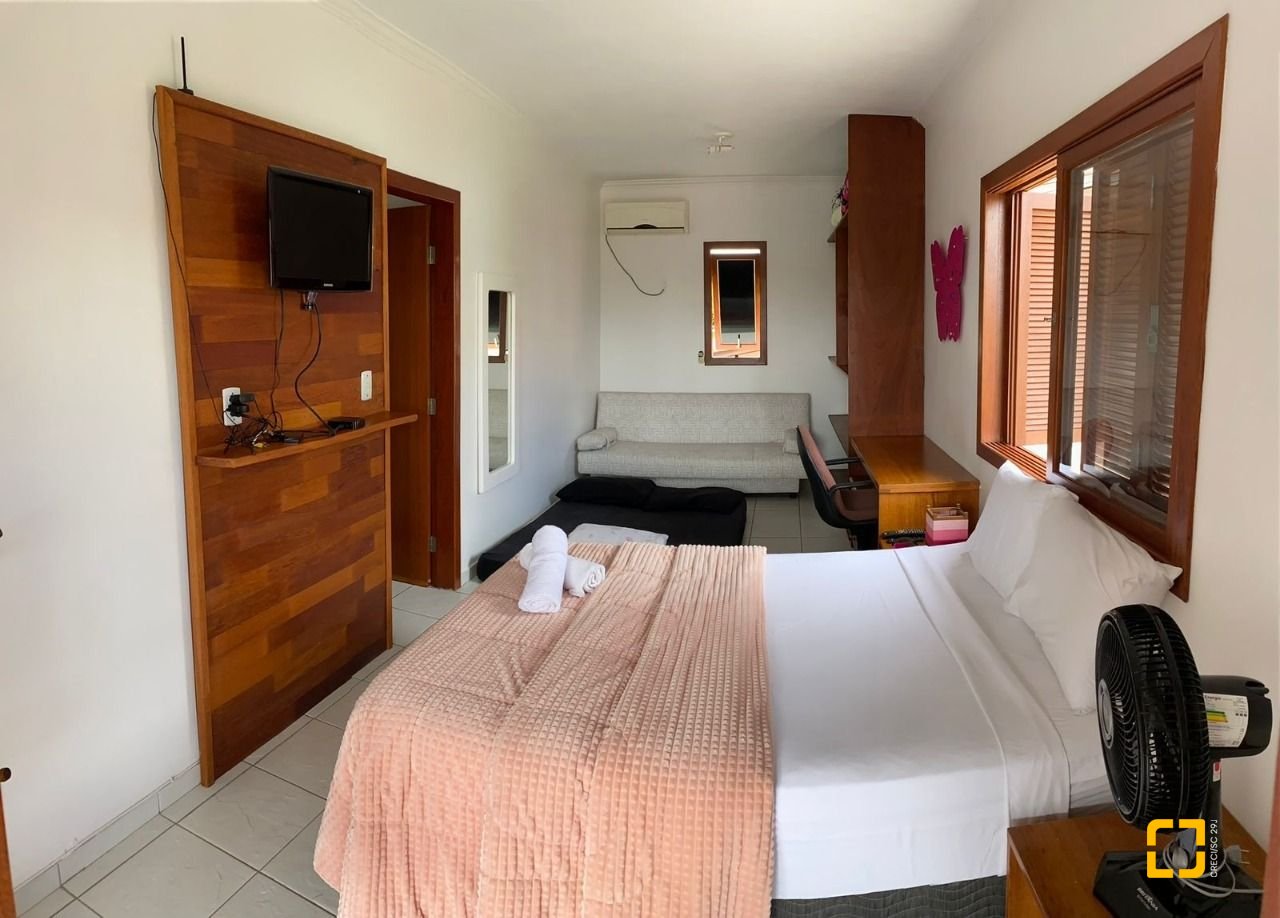 Casa com 370m², 5 quartos (sendo 2 suítes), 3 garagens, no bairro Campeche em Florianópolis