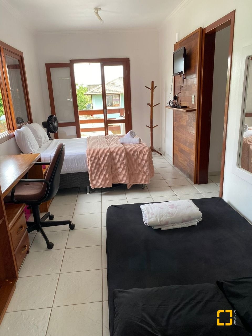 Casa com 370m², 5 quartos (sendo 2 suítes), 3 garagens, no bairro Campeche em Florianópolis