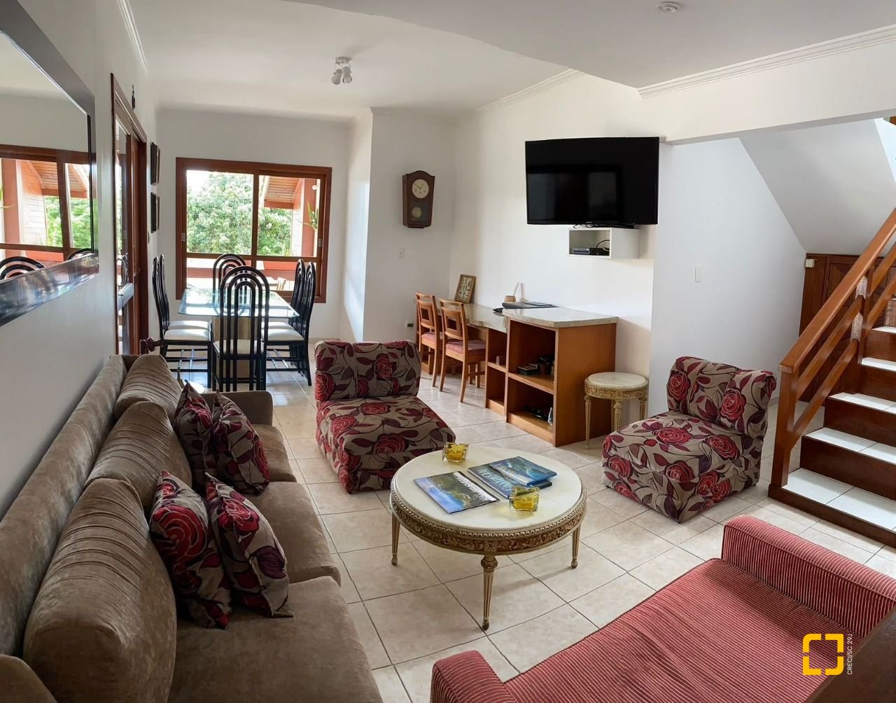 Casa com 370m², 5 quartos (sendo 2 suítes), 3 garagens, no bairro Campeche em Florianópolis