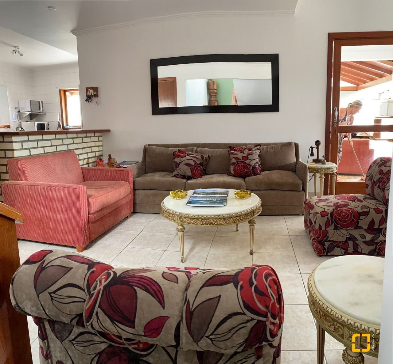 Casa com 370m², 5 quartos (sendo 2 suítes), 3 garagens, no bairro Campeche em Florianópolis
