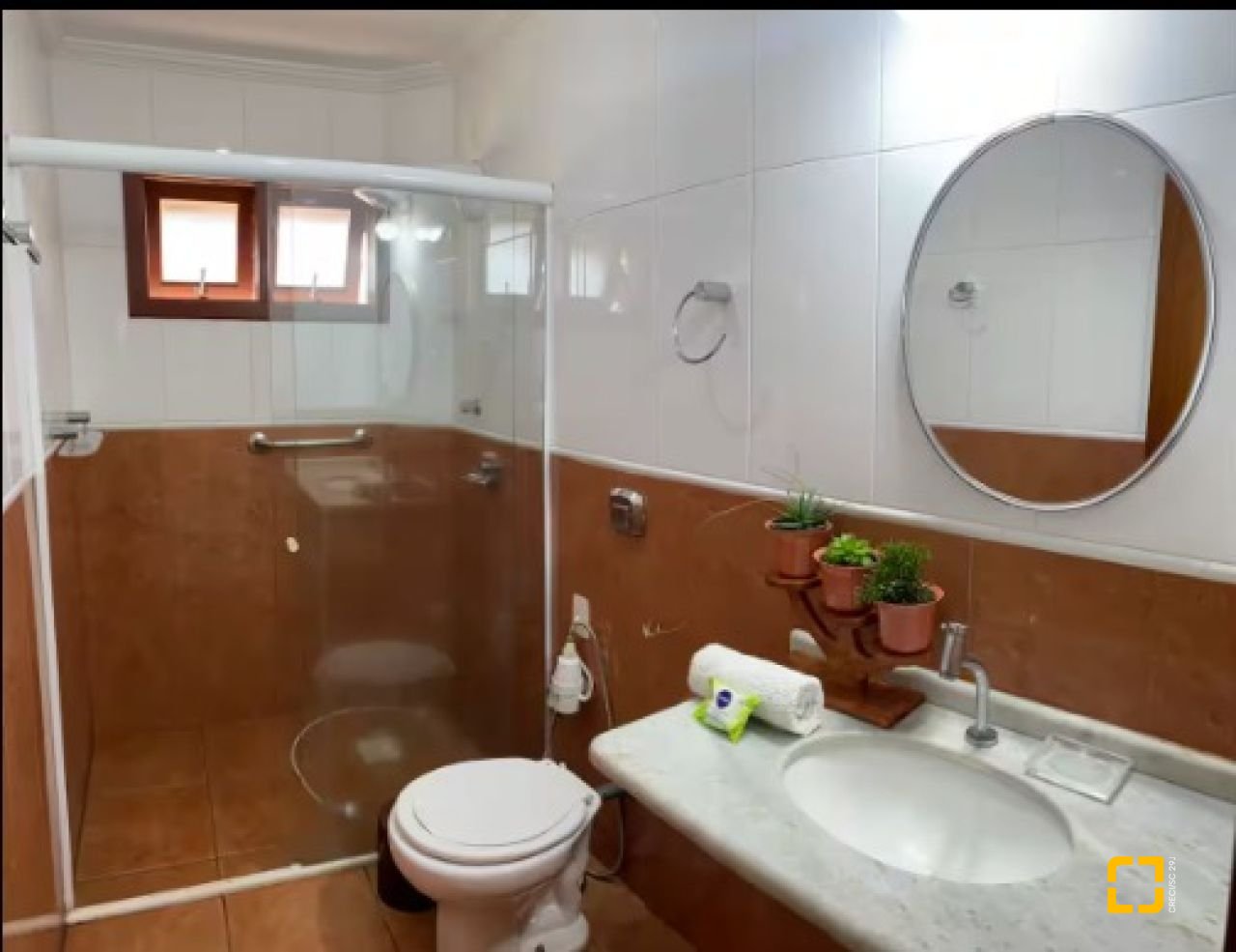 Casa com 370m², 5 quartos (sendo 2 suítes), 3 garagens, no bairro Campeche em Florianópolis