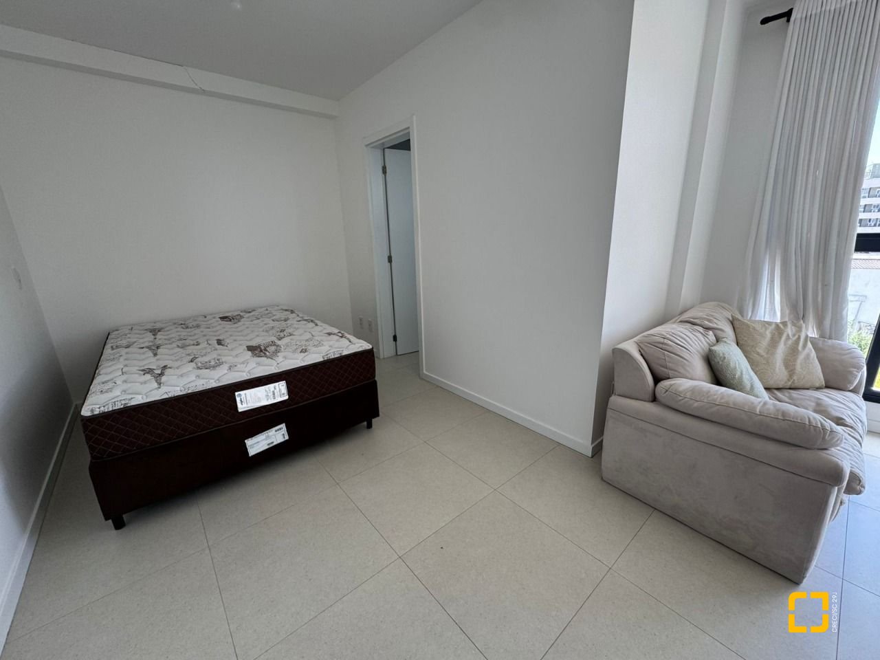 Studio com 32m², 1 quarto (sendo 1 suíte), 1 garagem, no bairro Trindade em Florianópolis