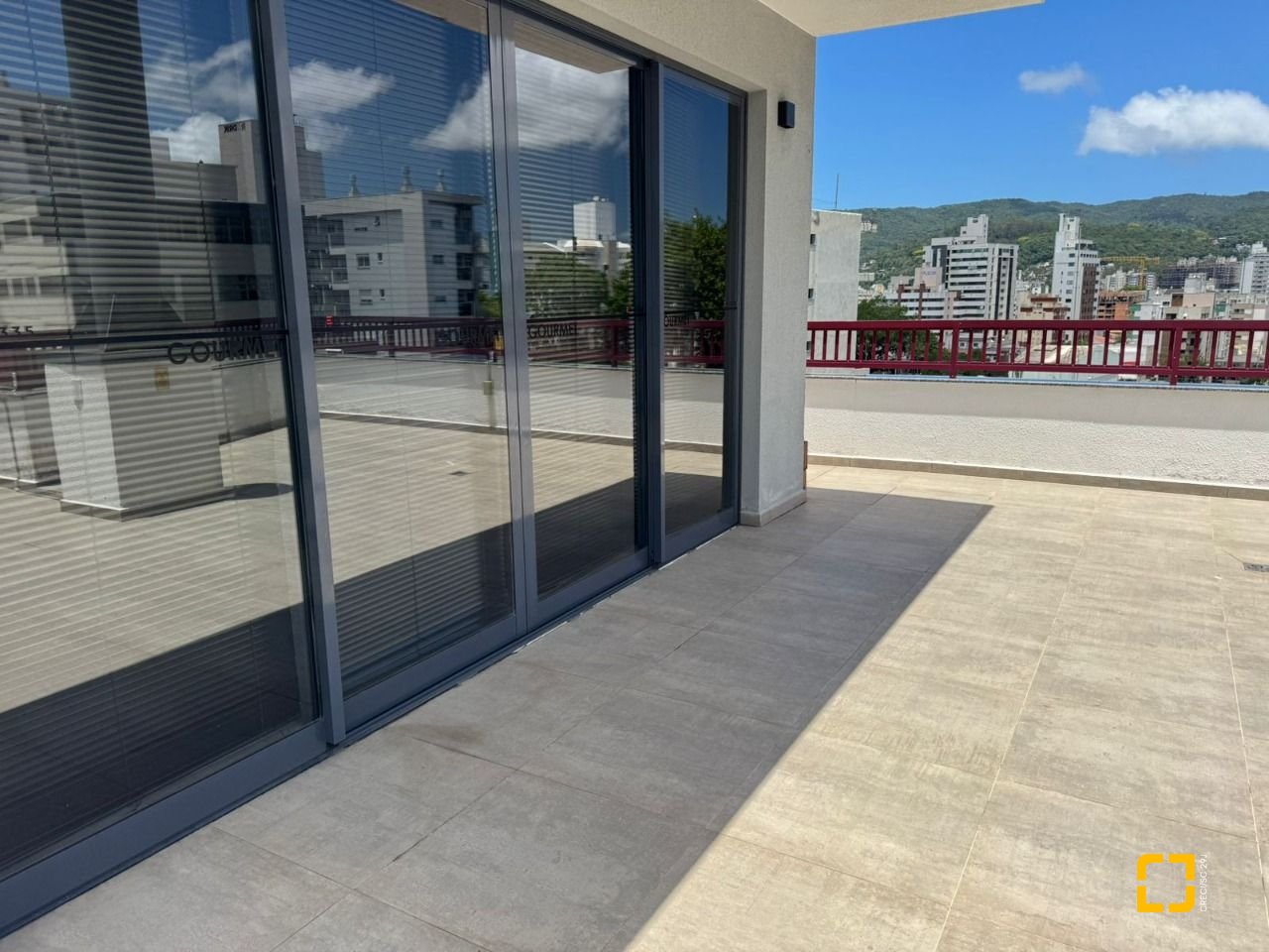 Studio com 32m², 1 quarto (sendo 1 suíte), 1 garagem, no bairro Trindade em Florianópolis