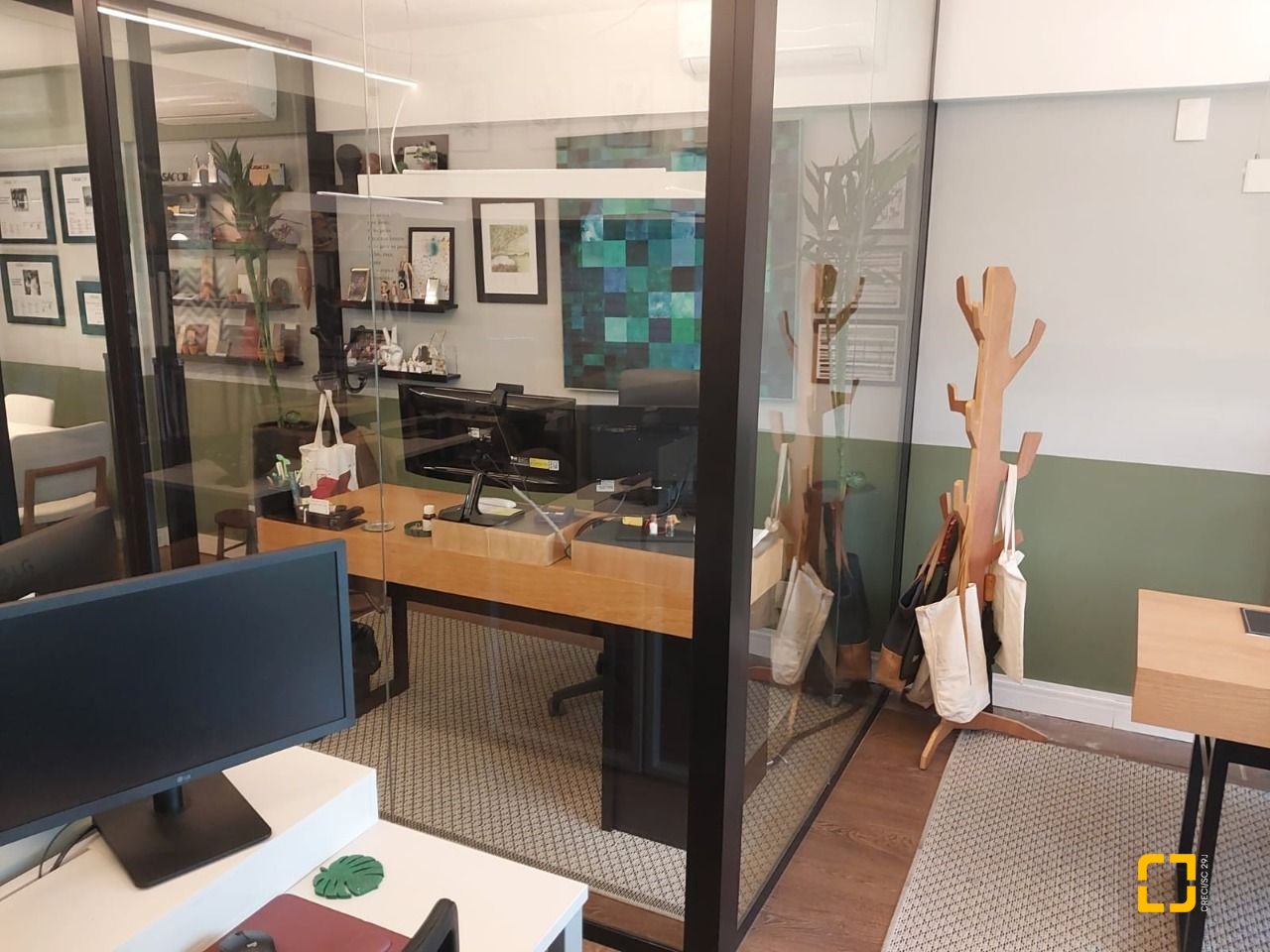 Sala com 63m², 2 garagens, no bairro Centro em Florianópolis