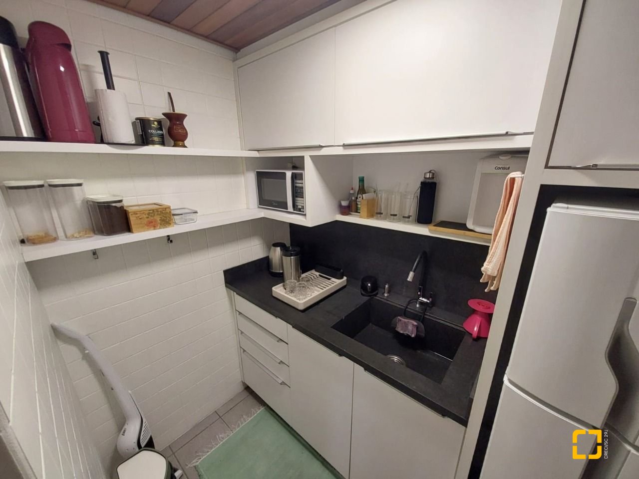 Sala com 63m², 2 garagens, no bairro Centro em Florianópolis