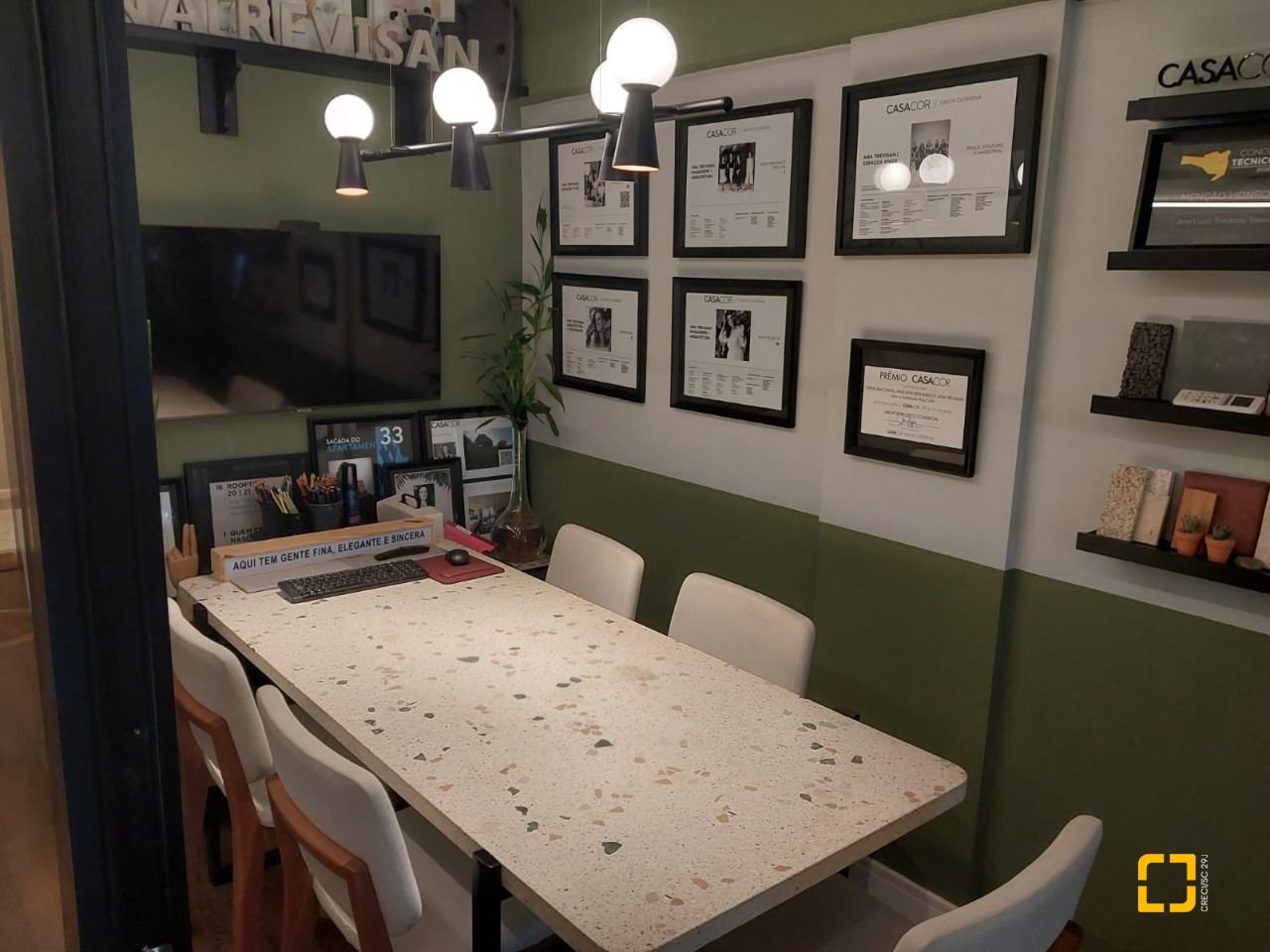 Sala com 63m², 2 garagens, no bairro Centro em Florianópolis