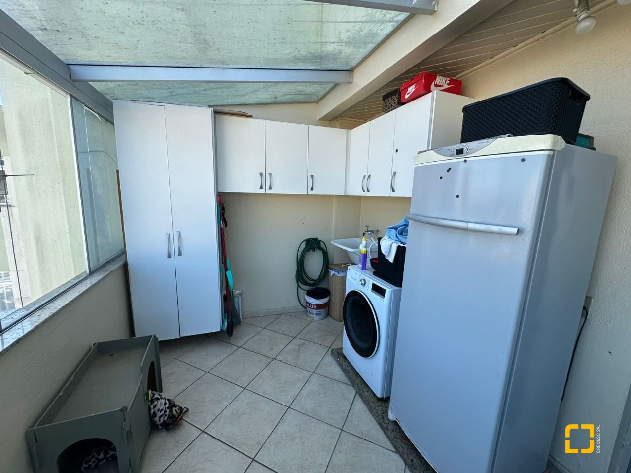 Cobertura com 183m², 4 quartos (sendo 1 suíte), 10 garagens, no bairro Capoeiras em Florianópolis