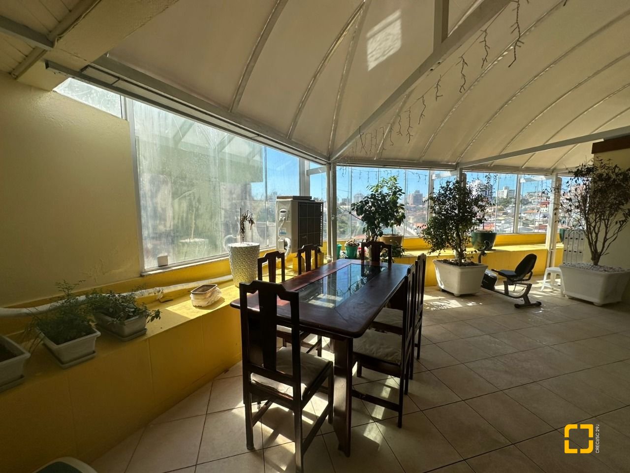 Cobertura com 183m², 4 quartos (sendo 1 suíte), 10 garagens, no bairro Capoeiras em Florianópolis