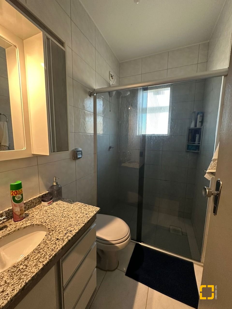 Cobertura com 183m², 4 quartos (sendo 1 suíte), 10 garagens, no bairro Capoeiras em Florianópolis