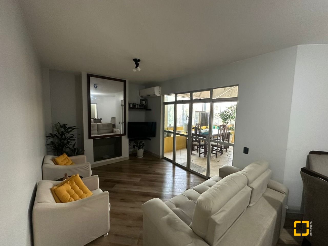 Cobertura com 183m², 4 quartos (sendo 1 suíte), 10 garagens, no bairro Capoeiras em Florianópolis