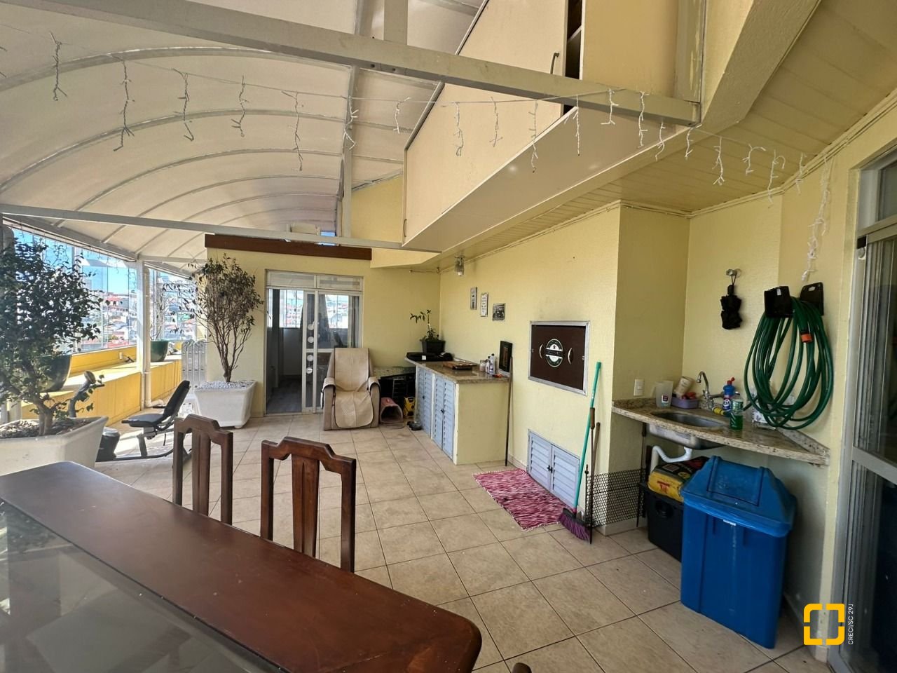 Cobertura com 183m², 4 quartos (sendo 1 suíte), 10 garagens, no bairro Capoeiras em Florianópolis