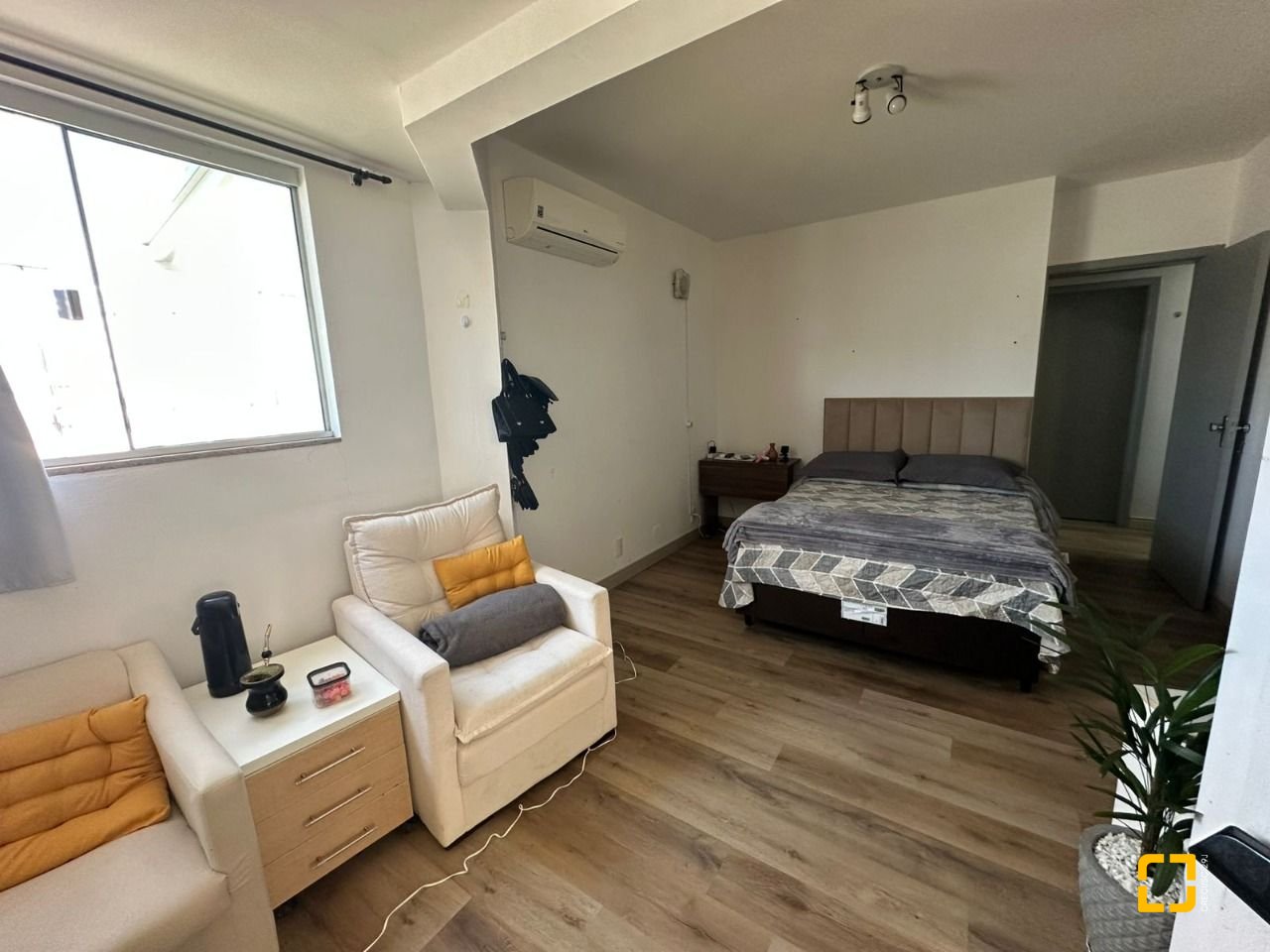 Cobertura com 183m², 4 quartos (sendo 1 suíte), 10 garagens, no bairro Capoeiras em Florianópolis