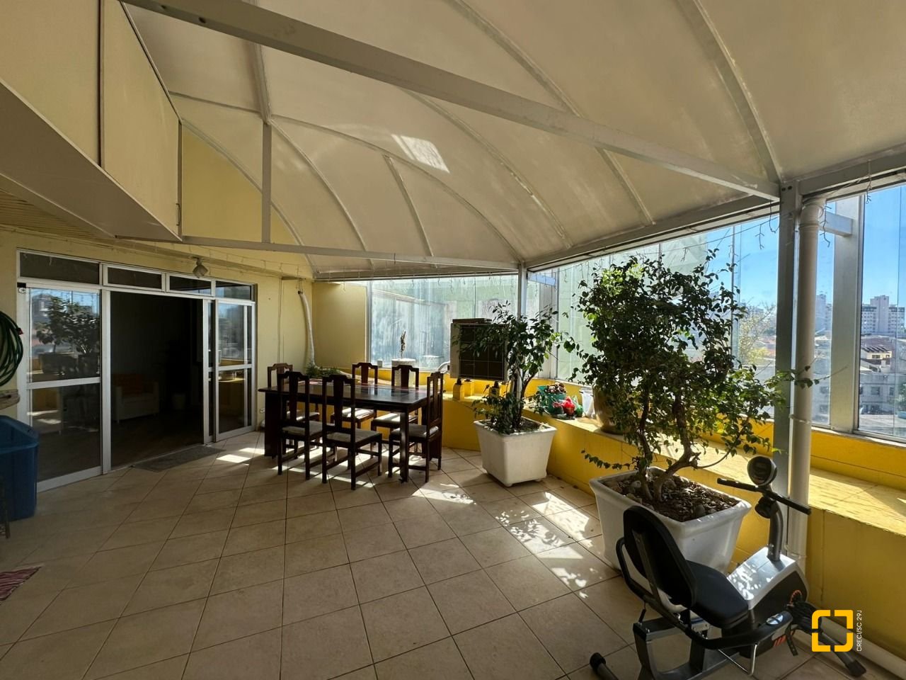 Cobertura com 183m², 4 quartos (sendo 1 suíte), 10 garagens, no bairro Capoeiras em Florianópolis