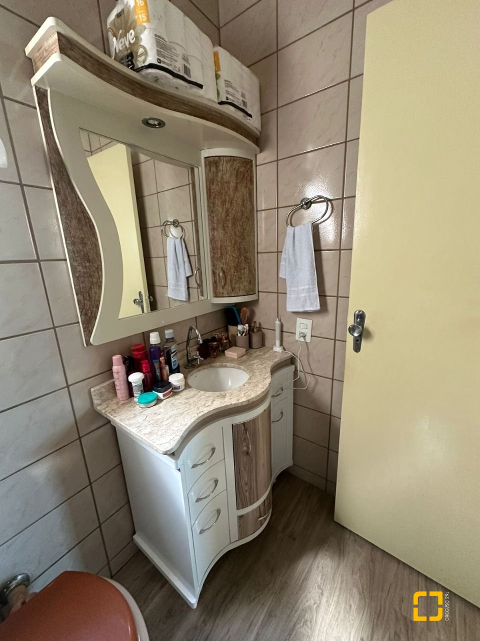 Cobertura com 183m², 4 quartos (sendo 1 suíte), 10 garagens, no bairro Capoeiras em Florianópolis