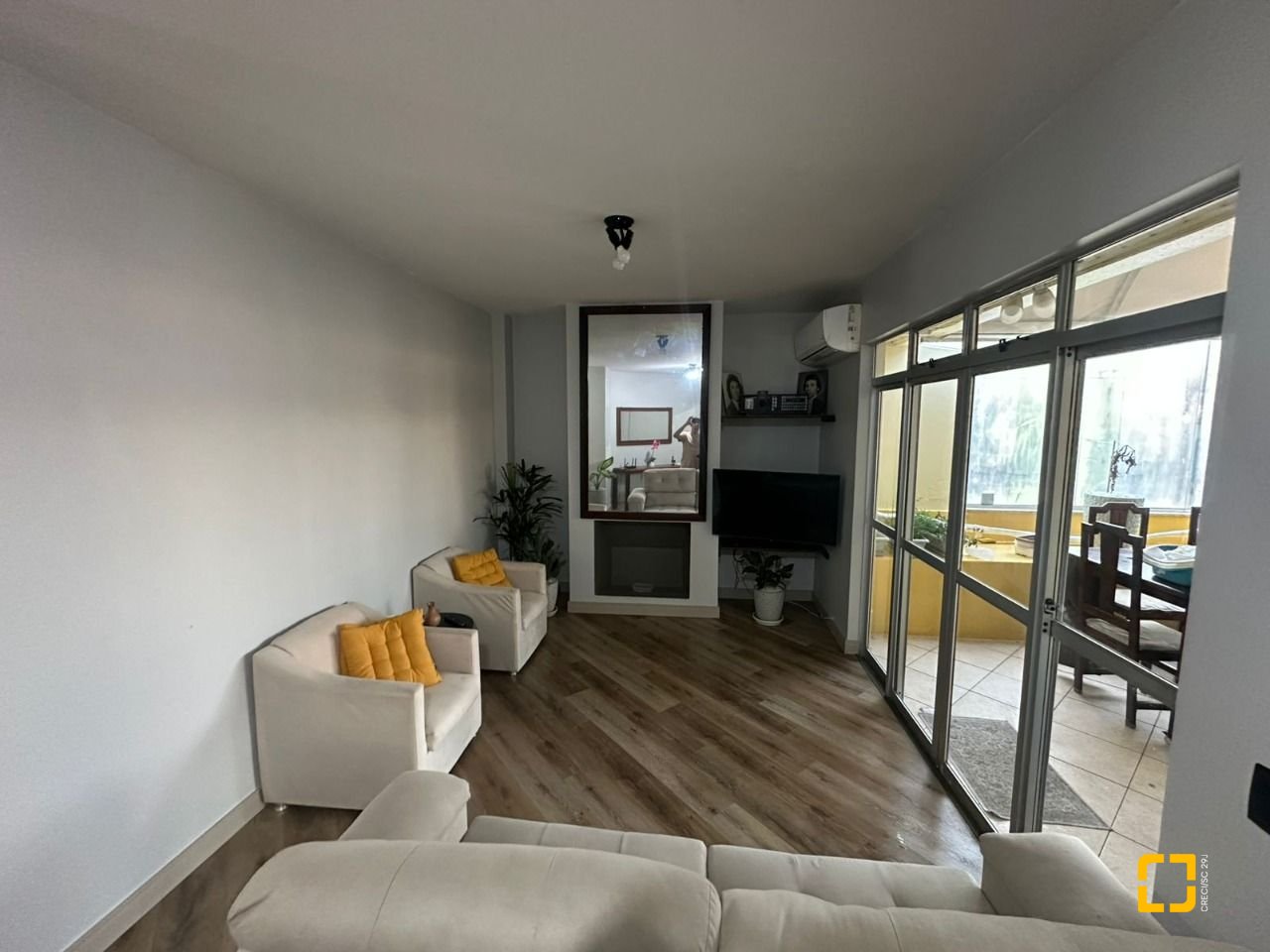Cobertura com 183m², 4 quartos (sendo 1 suíte), 10 garagens, no bairro Capoeiras em Florianópolis