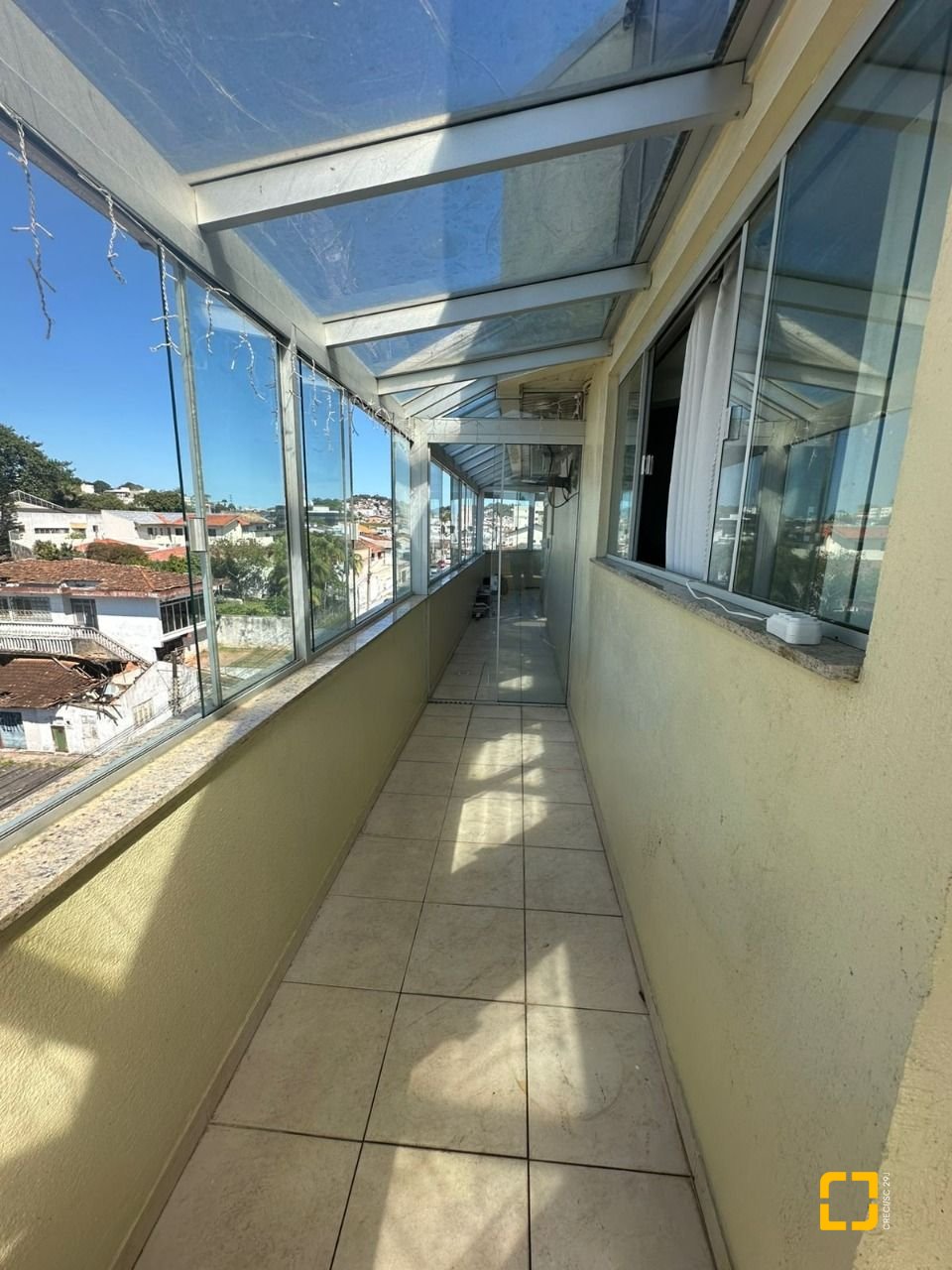 Cobertura com 183m², 4 quartos (sendo 1 suíte), 10 garagens, no bairro Capoeiras em Florianópolis