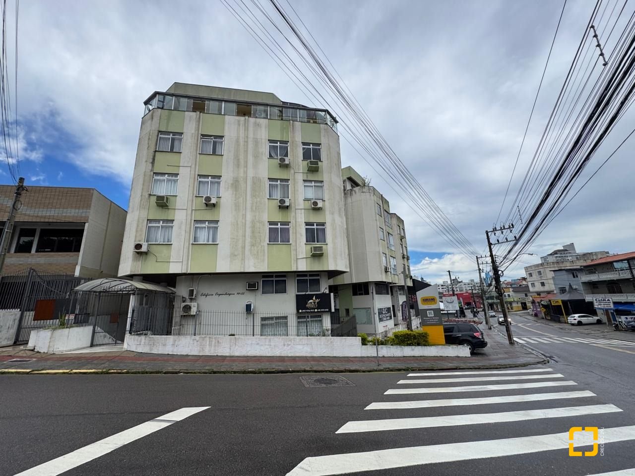 Cobertura com 183m², 4 quartos (sendo 1 suíte), 10 garagens, no bairro Capoeiras em Florianópolis