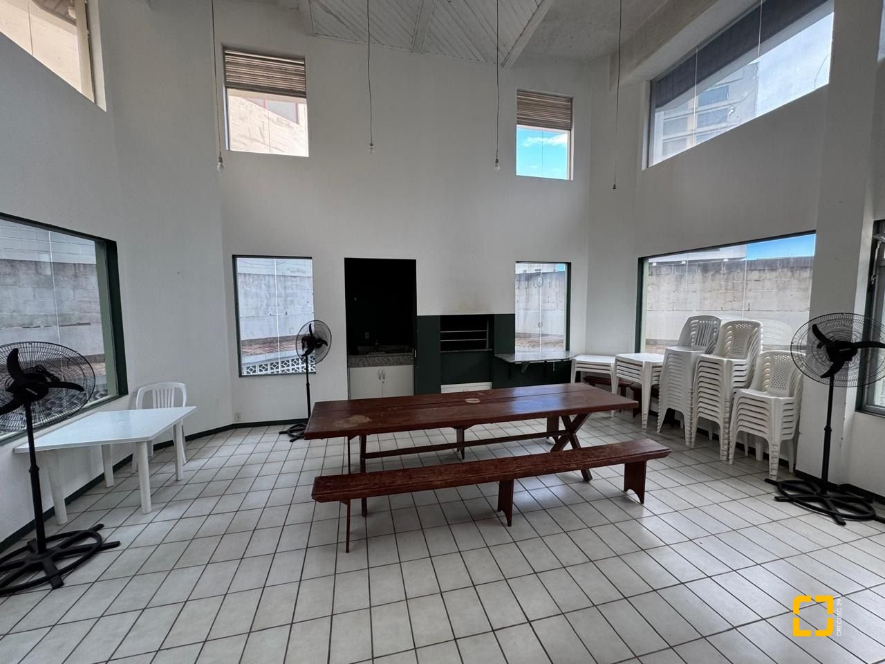 Cobertura com 183m², 4 quartos (sendo 1 suíte), 10 garagens, no bairro Capoeiras em Florianópolis