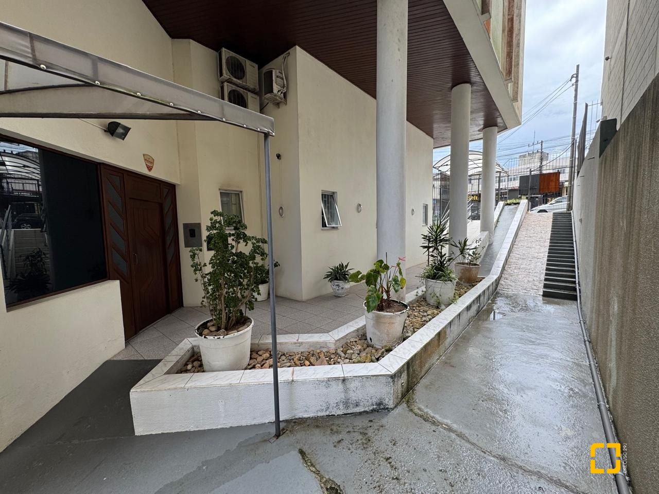 Cobertura com 183m², 4 quartos (sendo 1 suíte), 10 garagens, no bairro Capoeiras em Florianópolis