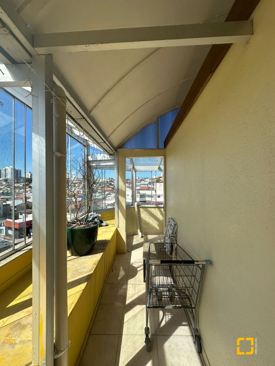 Cobertura com 183m², 4 quartos (sendo 1 suíte), 10 garagens, no bairro Capoeiras em Florianópolis