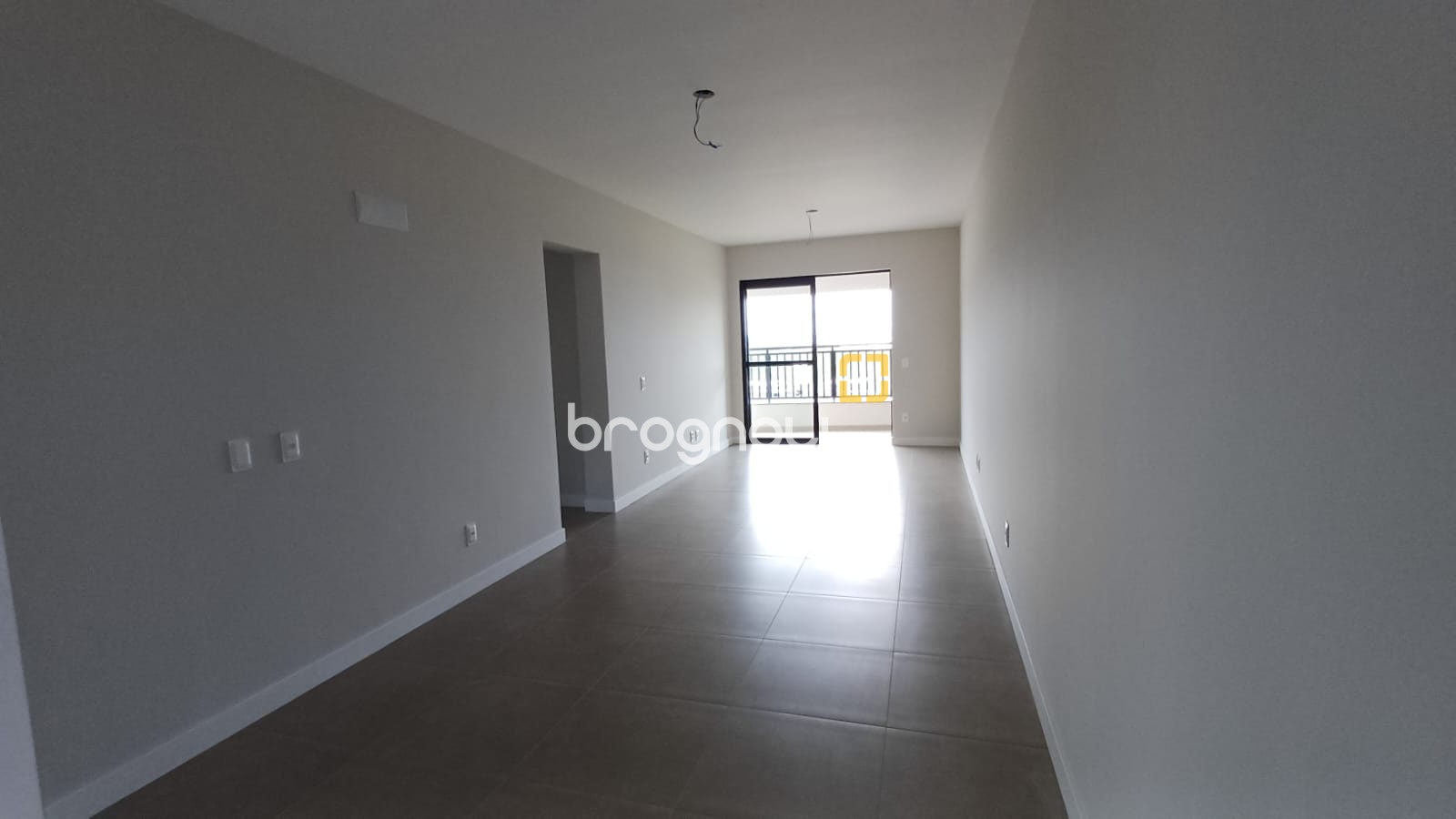 Apartamento com 94m², 3 quartos (sendo 1 suíte), 2 garagens, no bairro Monte Verde em Florianópolis