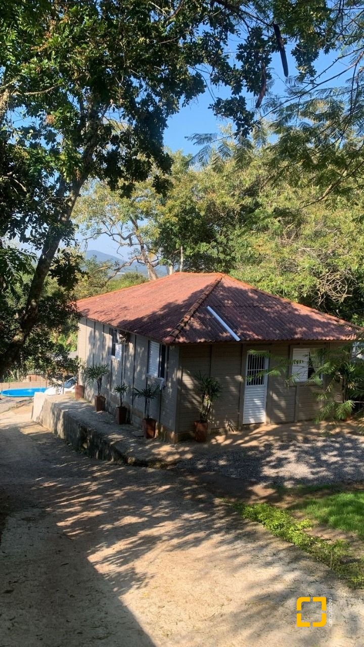 Sítio com 300m², 3 quartos, 1 garagem, no bairro Canasvieiras em Florianópolis