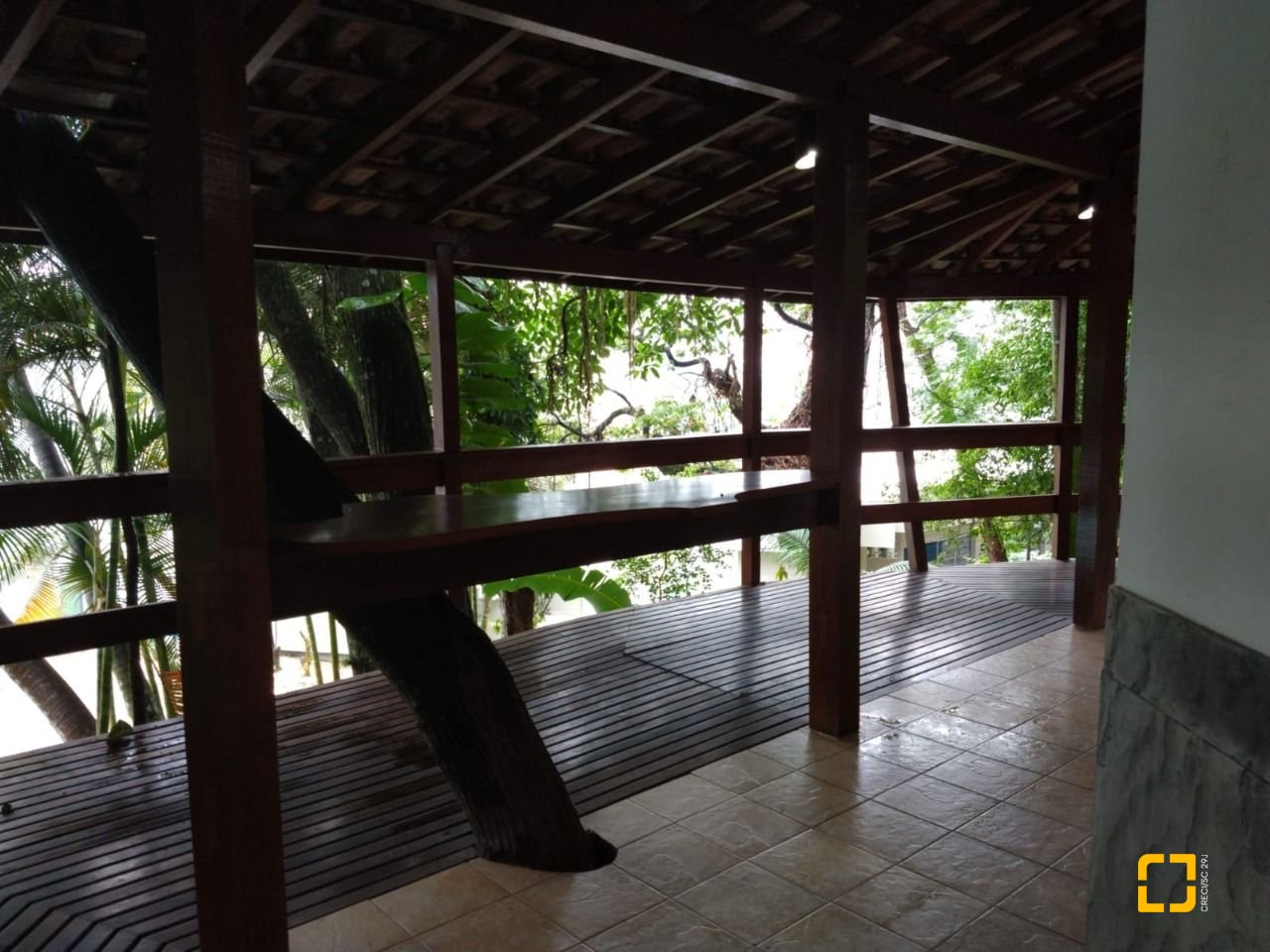 Apartamento com 95m², 2 quartos (sendo 1 suíte), 2 garagens, no bairro Pantanal em Florianópolis