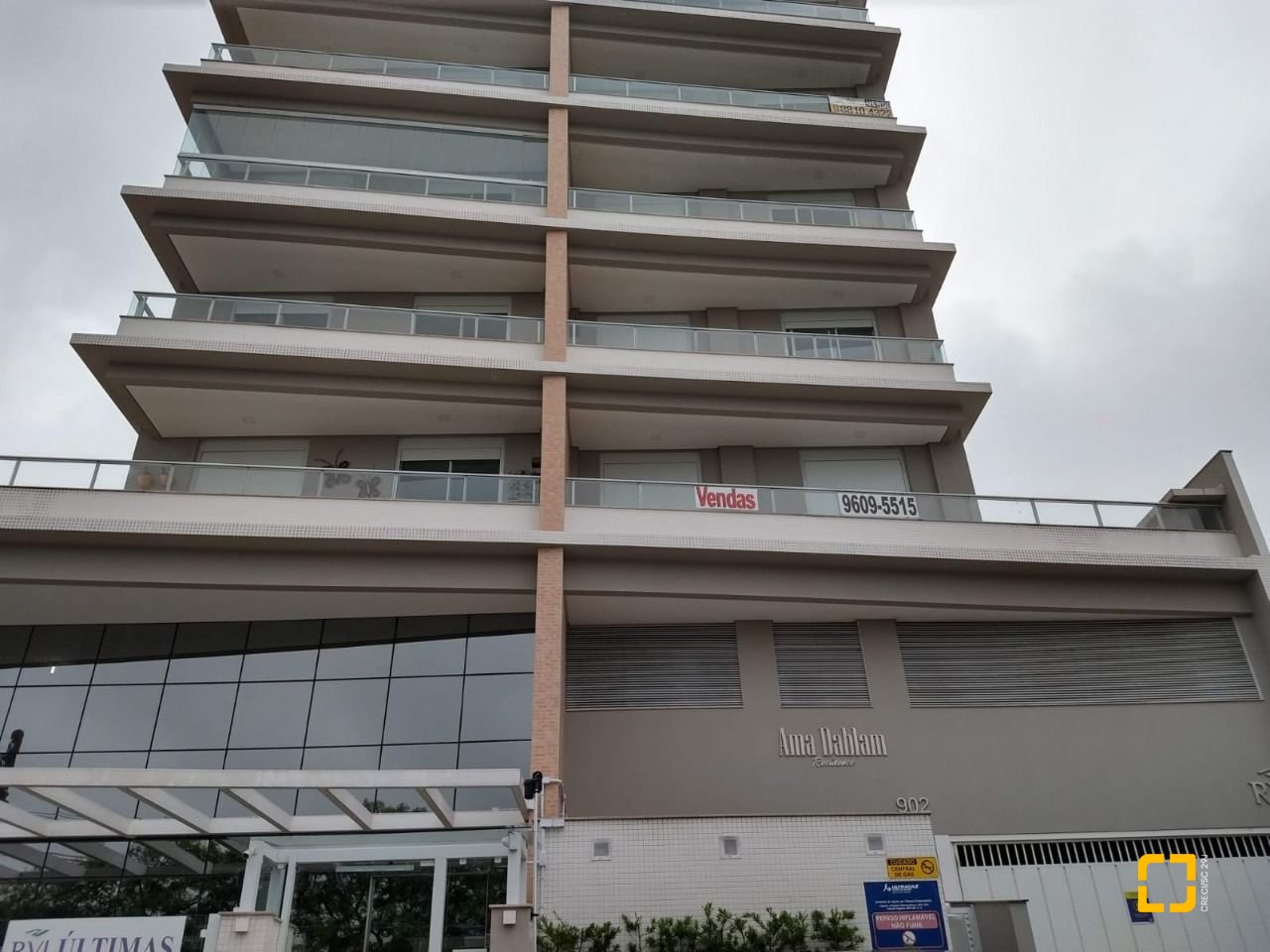 Apartamento com 95m², 2 quartos (sendo 1 suíte), 2 garagens, no bairro Pantanal em Florianópolis