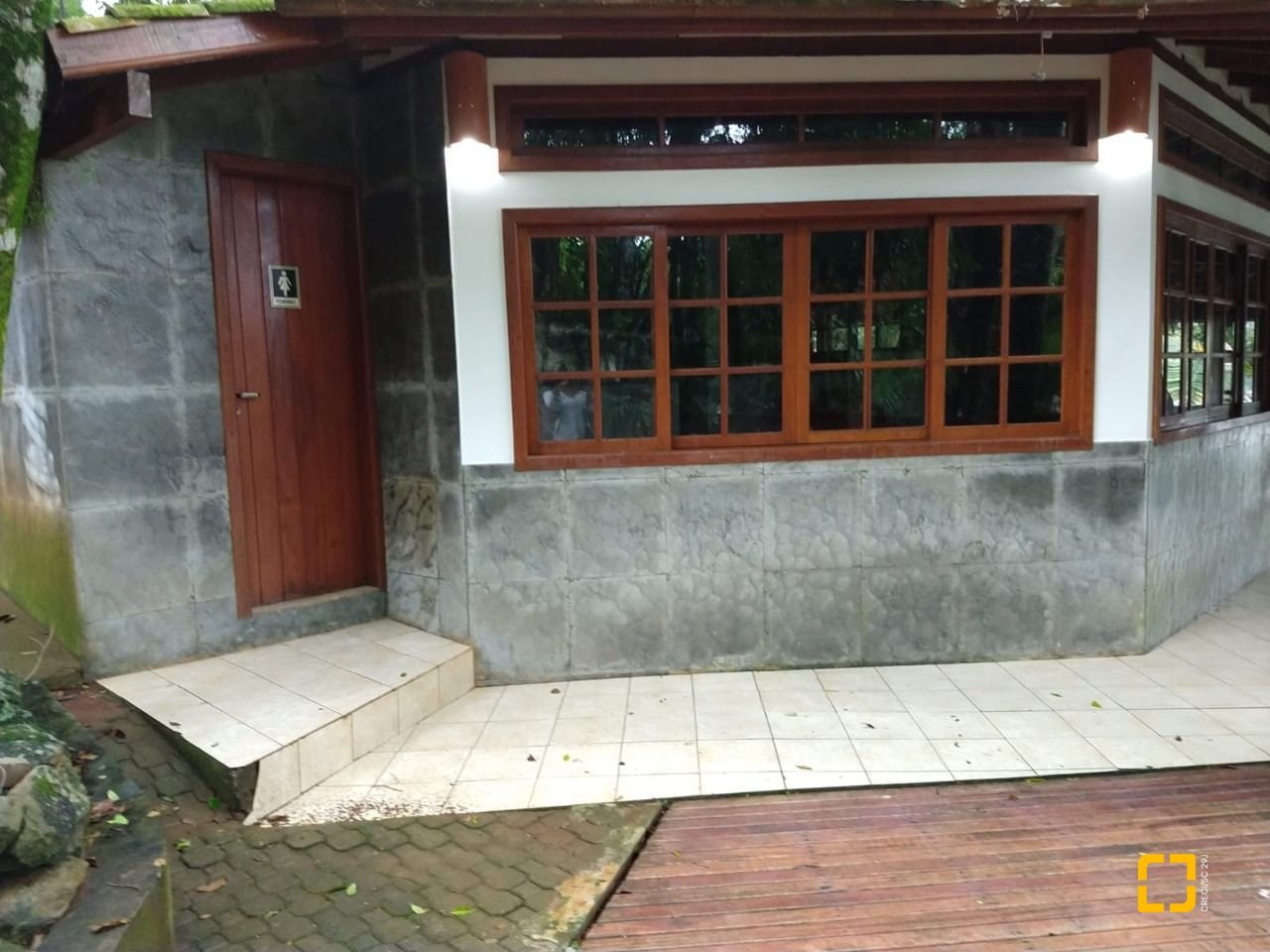 Apartamento com 95m², 2 quartos (sendo 1 suíte), 2 garagens, no bairro Pantanal em Florianópolis