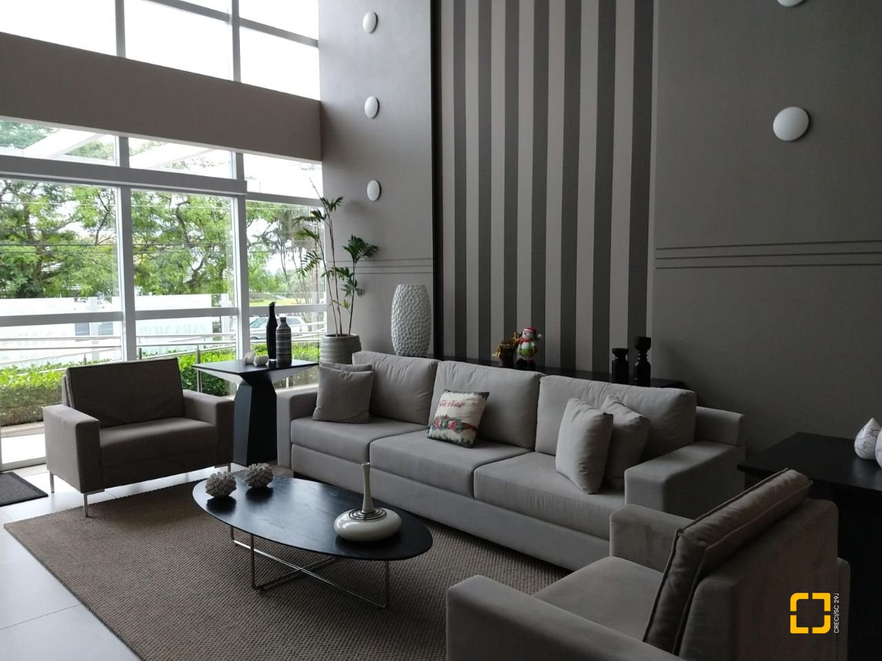Apartamento com 95m², 2 quartos (sendo 1 suíte), 2 garagens, no bairro Pantanal em Florianópolis