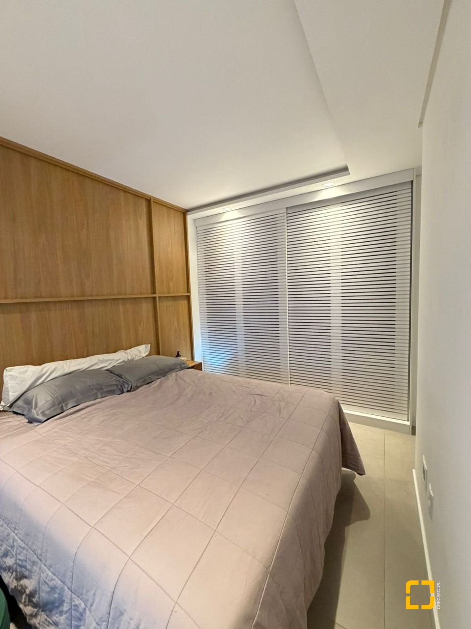 Apartamento com 95m², 2 quartos (sendo 1 suíte), 2 garagens, no bairro Pantanal em Florianópolis