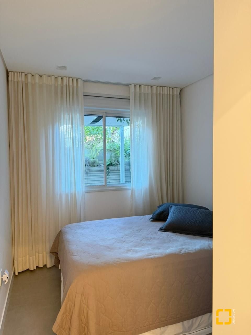 Apartamento com 95m², 2 quartos (sendo 1 suíte), 2 garagens, no bairro Pantanal em Florianópolis