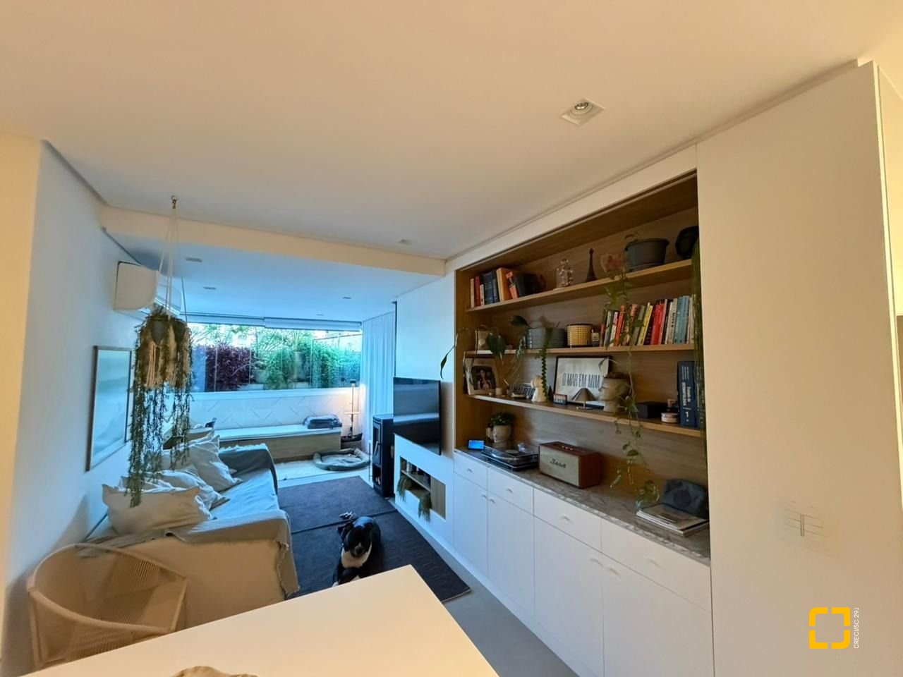 Apartamento com 95m², 2 quartos (sendo 1 suíte), 2 garagens, no bairro Pantanal em Florianópolis