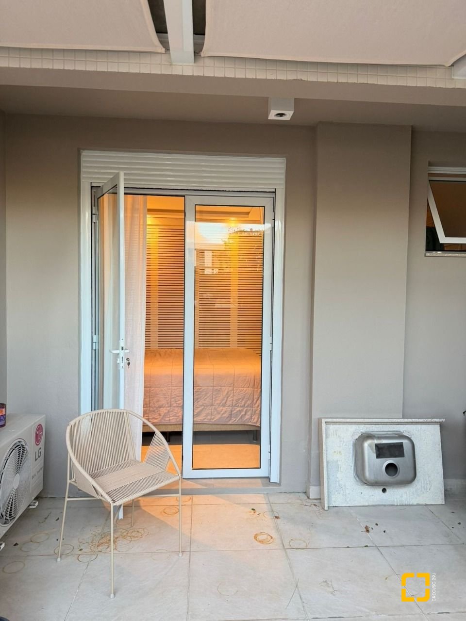 Apartamento com 95m², 2 quartos (sendo 1 suíte), 2 garagens, no bairro Pantanal em Florianópolis