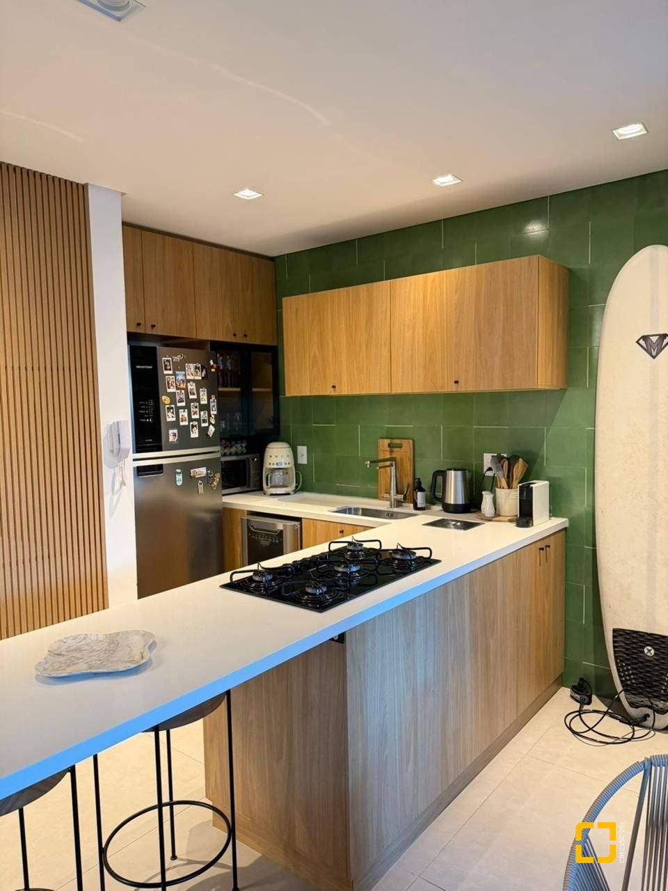 Apartamento com 95m², 2 quartos (sendo 1 suíte), 2 garagens, no bairro Pantanal em Florianópolis