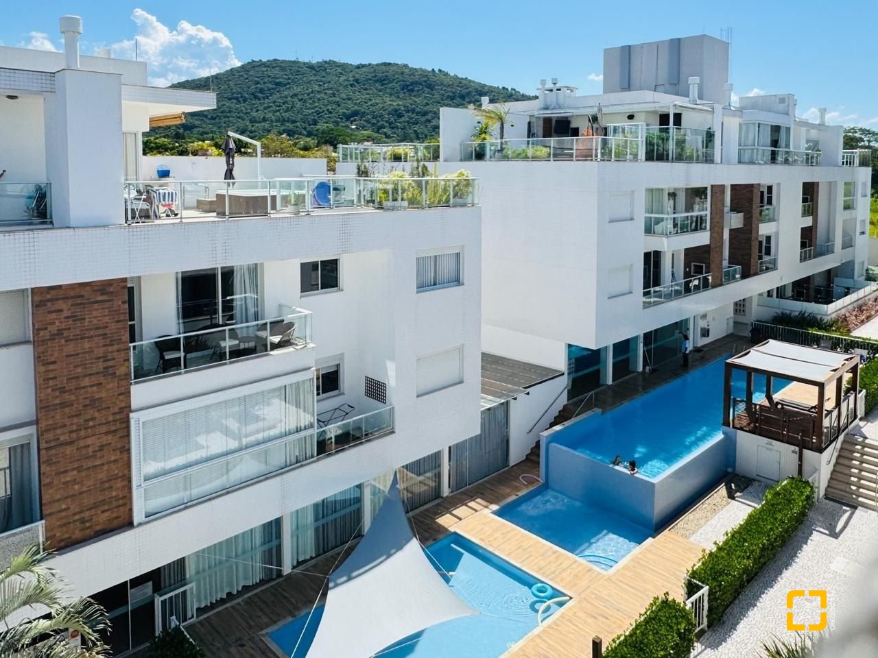 Cobertura com 175m², 3 quartos (sendo 1 suíte), 2 garagens, no bairro Campeche Norte em Florianópolis