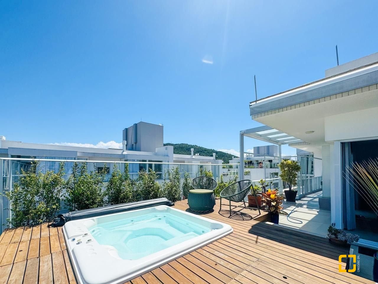 Cobertura com 175m², 3 quartos (sendo 1 suíte), 2 garagens, no bairro Campeche Norte em Florianópolis