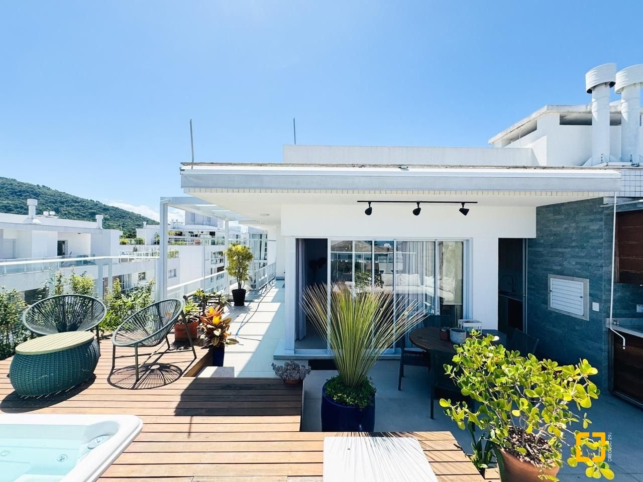Cobertura com 175m², 3 quartos (sendo 1 suíte), 2 garagens, no bairro Campeche Norte em Florianópolis