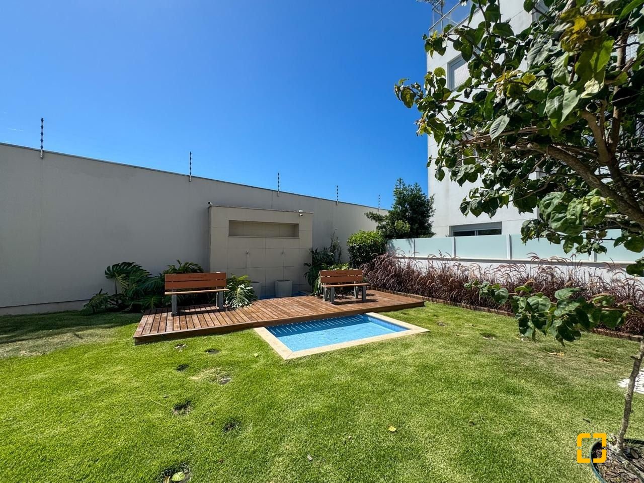 Cobertura com 175m², 3 quartos (sendo 1 suíte), 2 garagens, no bairro Campeche Norte em Florianópolis