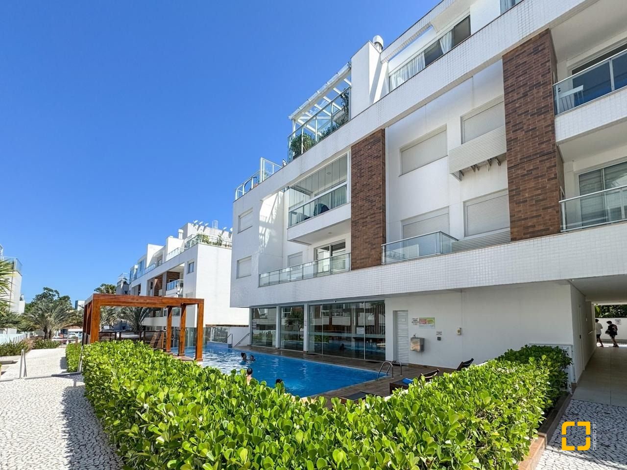 Cobertura com 175m², 3 quartos (sendo 1 suíte), 2 garagens, no bairro Campeche Norte em Florianópolis