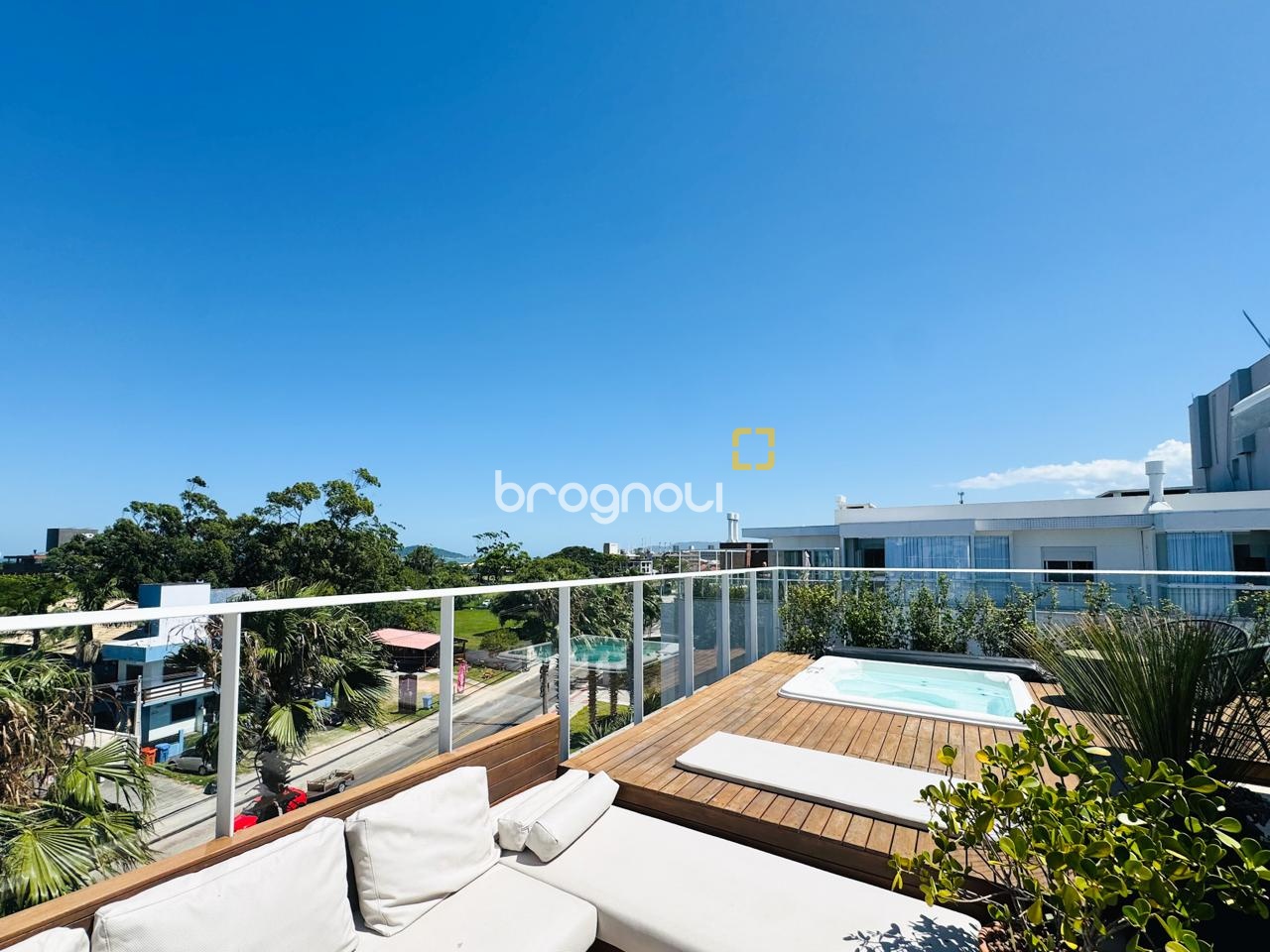 Cobertura com 175m², 3 quartos (sendo 1 suíte), 2 garagens, no bairro Campeche Norte em Florianópolis