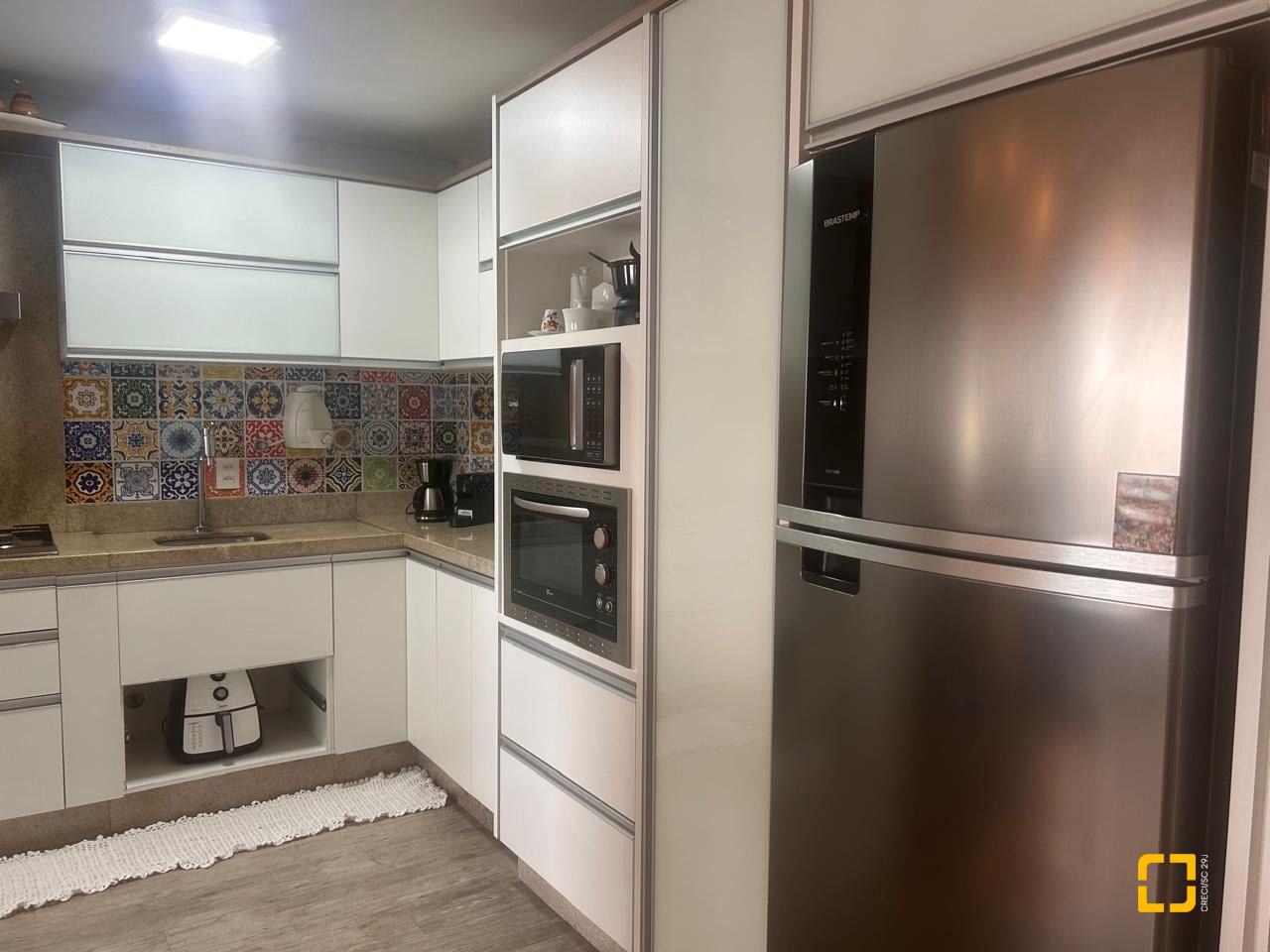 Apartamento com 85m², 3 quartos (sendo 1 suíte), 1 garagem, no bairro Kobrasol em São José