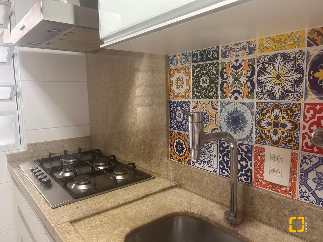 Apartamento com 85m², 3 quartos (sendo 1 suíte), 1 garagem, no bairro Kobrasol em São José